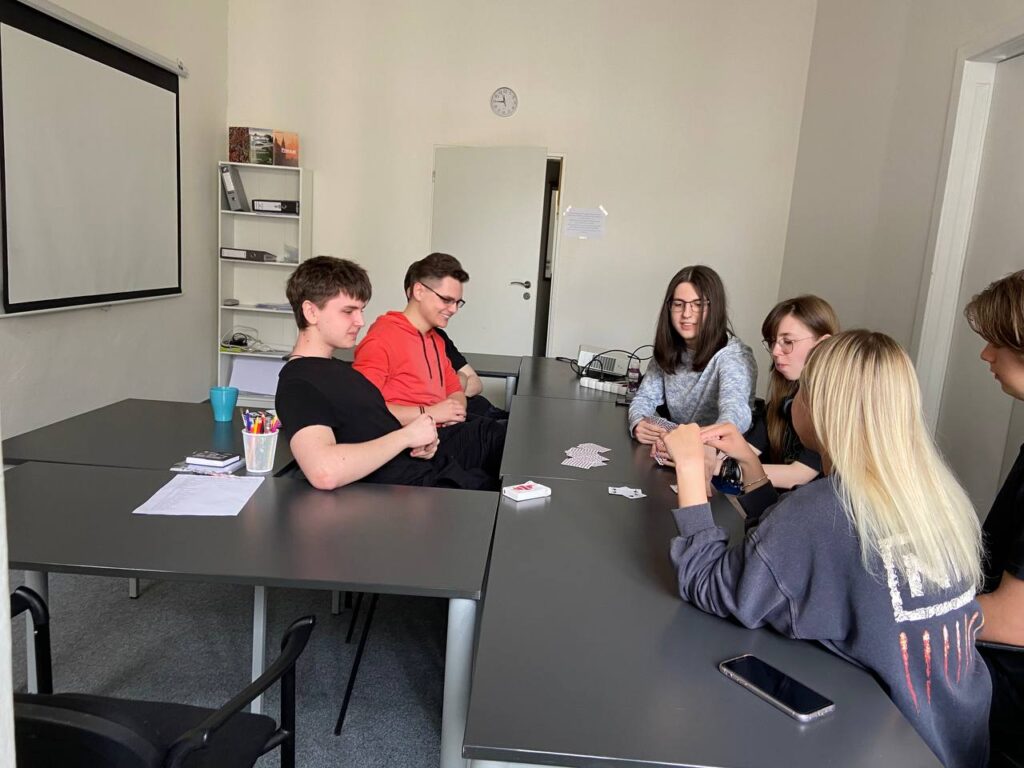 Group work at the language center | EdVista