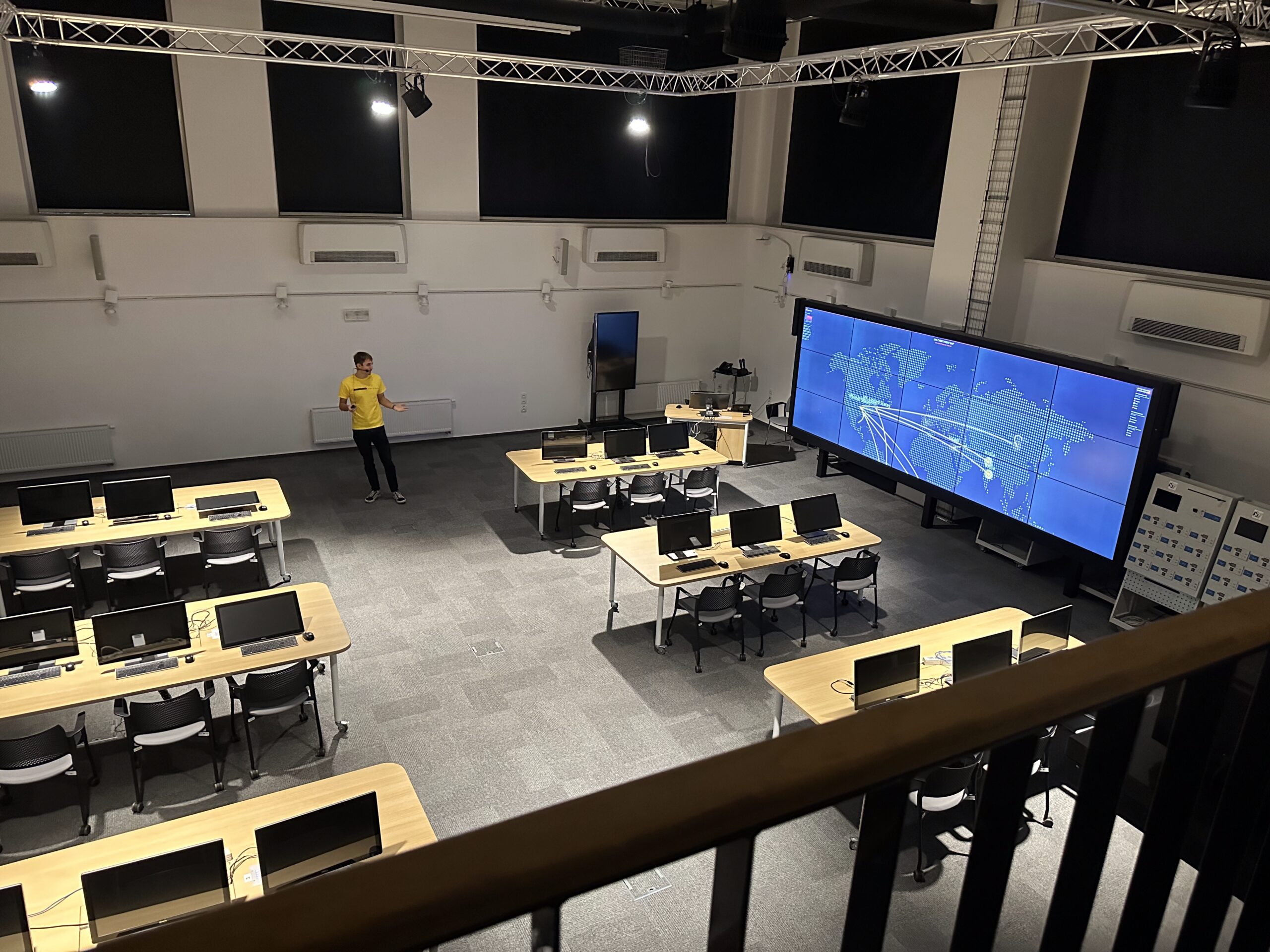 Modern classroom for group and individual Czech language lessons | EdVista