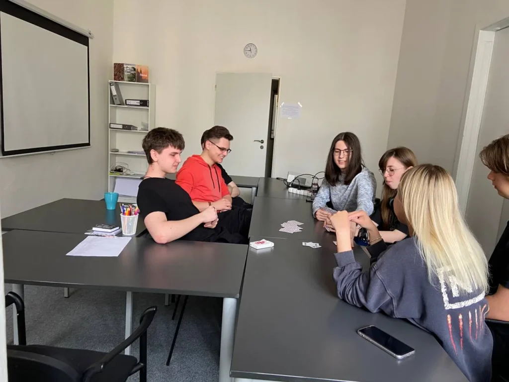 Робота в групі у мовному центрі | EdVista