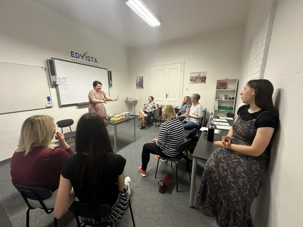 Люди весело вивчають чеську мову | EdVista