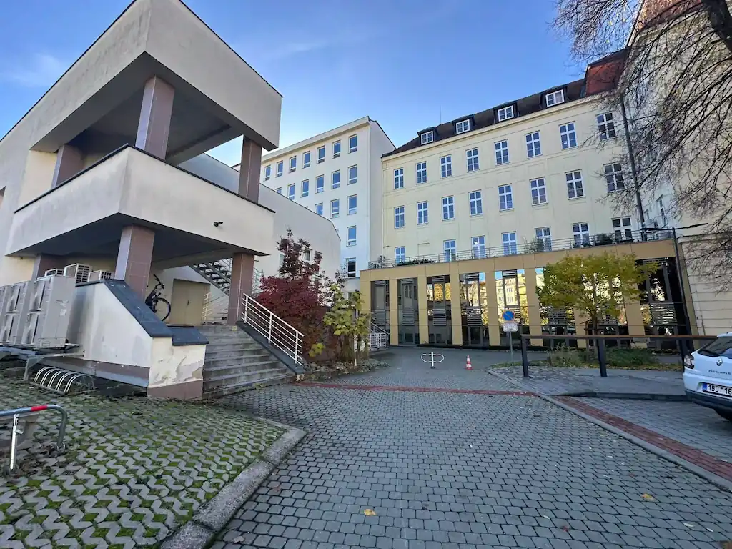 Корпус чеського університету - приклад кампусу в Чехії