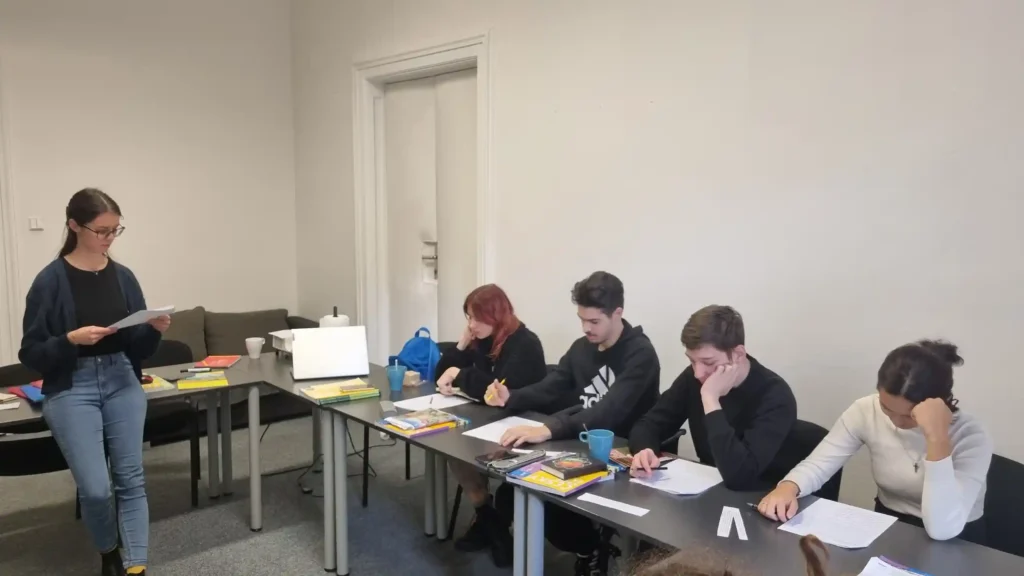 Студенти виконують перші кроки підготовки до вступу в чеський університет