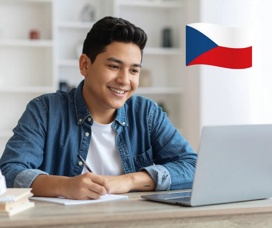 Студент проходить курс чеської мови онлайн