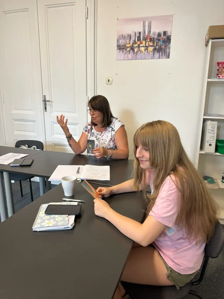 Заняття з чеської мови в аудиторії літньої школи