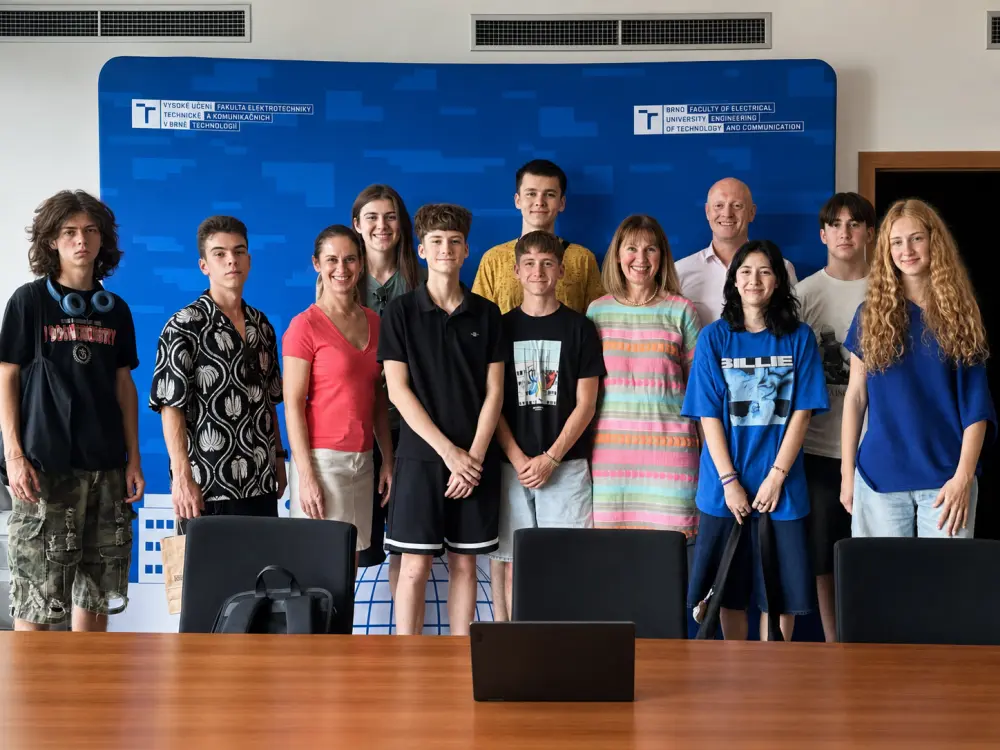 абітурієнти EdVista з представниками факультету FEKT на екскурсії на VUT